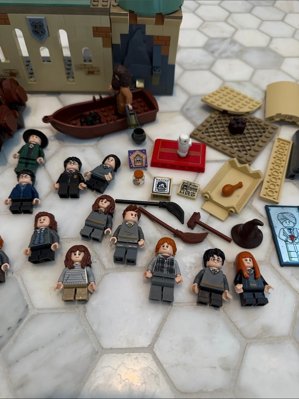LEGO LOT Miscellaneous Harry Potter Meeting Fluffy & Hogwarts Express Bricks
